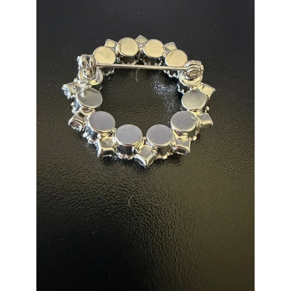 Vintage Silver Tone Clear Rhinestone Wreath Circle Brooch Pin Elegant Sparkling